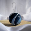 Boule de Noël bleue, blanche et noire n°4/4 (vendu)