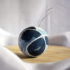 Boule de Noël bleue, blanche et noire n°2/4 (vendu) – Image 3
